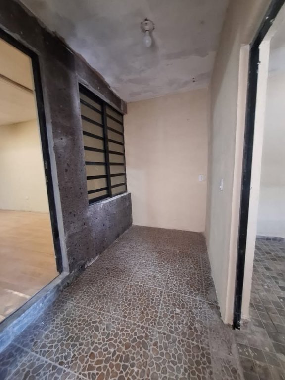 CASA EN LOMALINDA