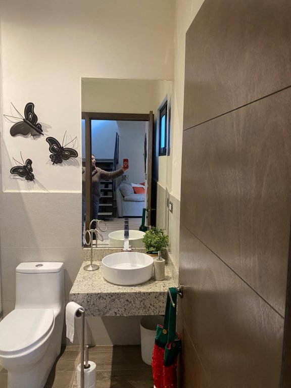RESIDENCIA EN RENTA EN HÁBITAT II