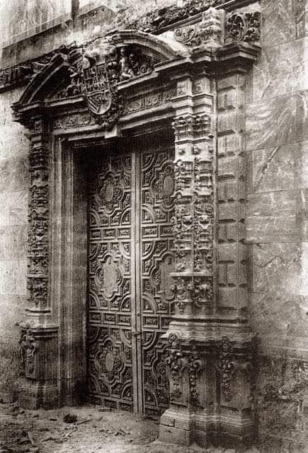 De esta Puerta se Copió la Fachada del Tec de Saltillo 1