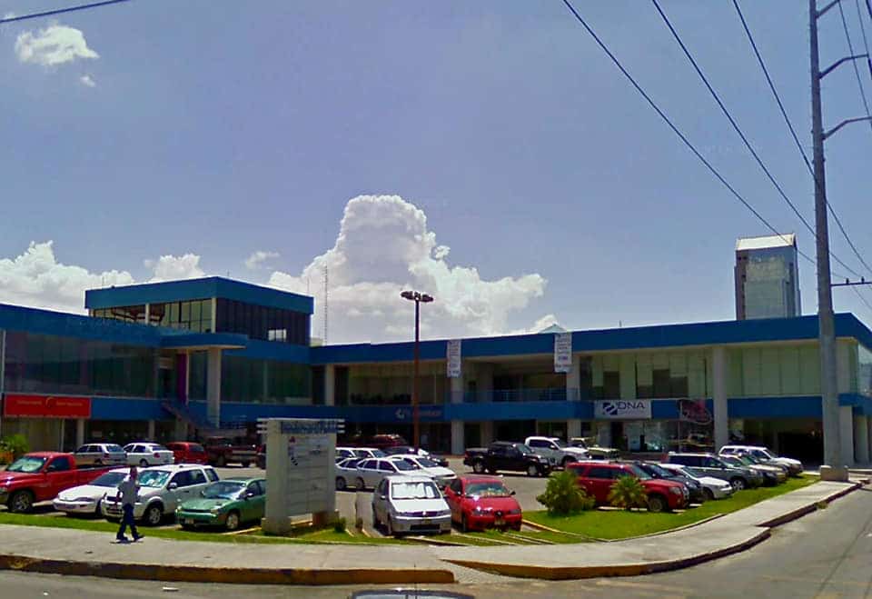 Plaza Comercial en Periférico y V. Carranza 1