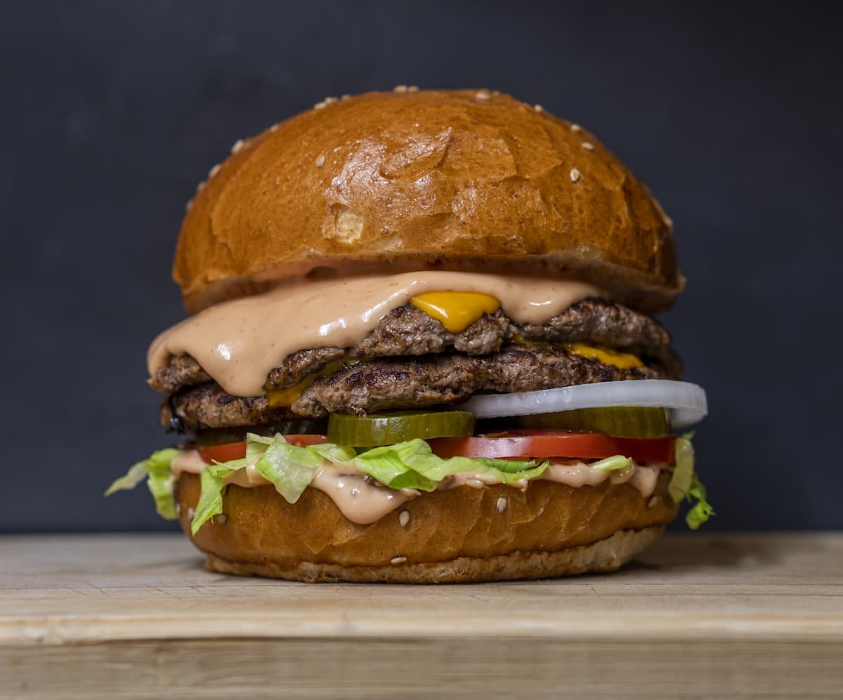 Hamburguesa artesanal estilo Orson Burger en Saltillo, Coahuila