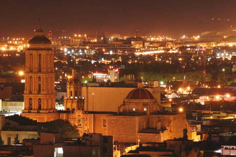 Vista panorámica de Saltillo, Coahuila, México de noche — DeSaltillo.com