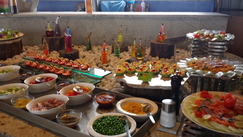 Restaurantes con Buffet en Saltillo: Los Mejores cerca de Ti 1 Barra de buffet con platillos variados — restaurantes con buffet en Saltillo Coahuila 2026