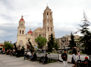 449 años de Saltillo: la historia de la ciudad que nos vio crecer Catedral de Saltillo y Plaza de Armas — Saltillo, Coahuila, México