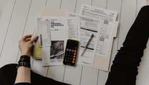 SAT Saltillo: dirección, horario, cómo sacar cita y trámites disponibles Fachada del SAT Servicio de Administración Tributaria con letrero oficial, representa la oficina del SAT en Saltillo Coahuila en el Blvd. Venustiano Carranza 2845
