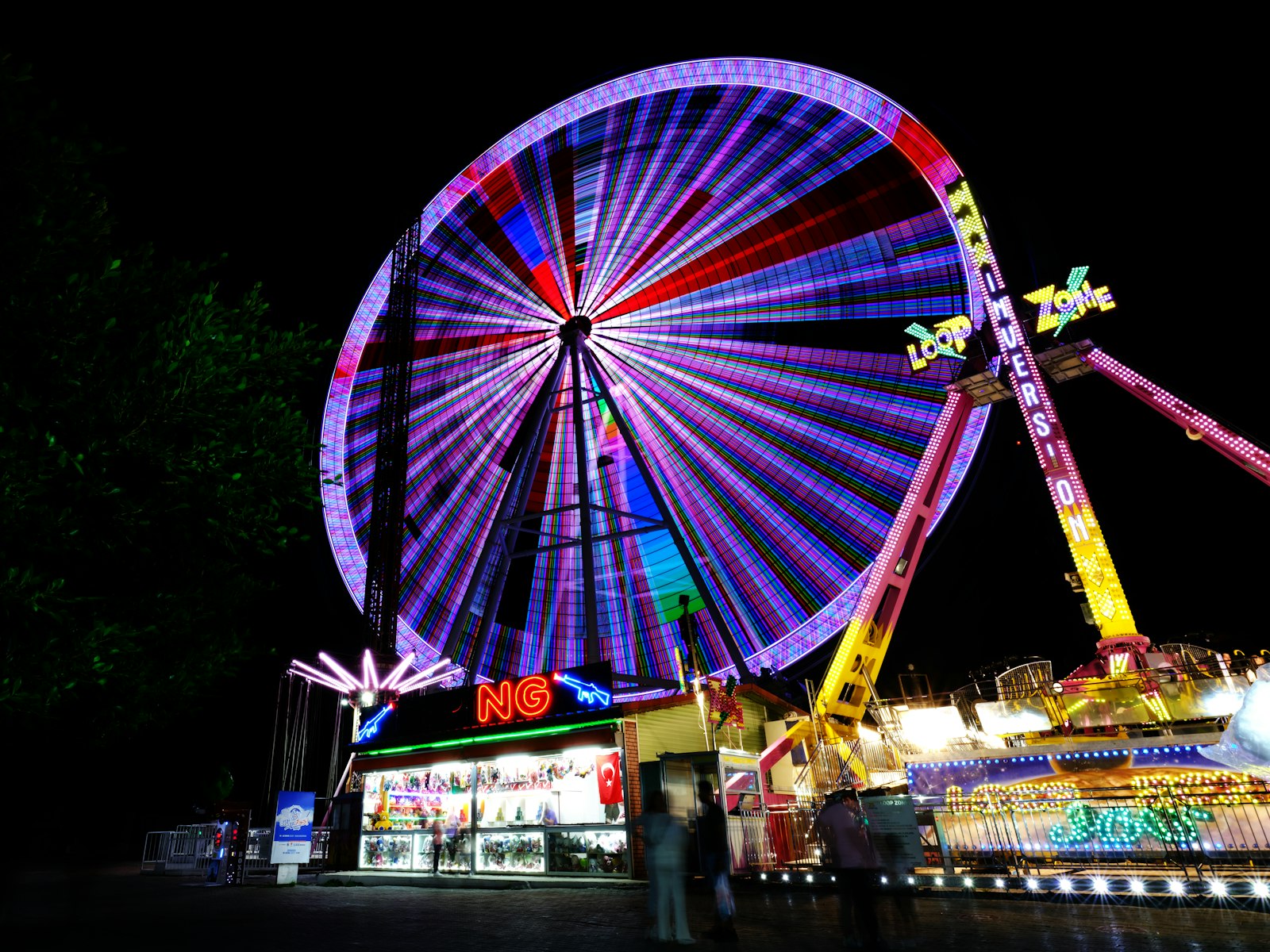 Expo Feria de Saltillo 2026: fechas, cartelera y todo lo que necesitas saber 1 Rueda de la fortuna iluminada de noche en la Expo Feria de Saltillo, Coahuila