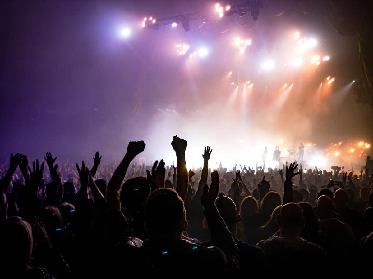 Próximos conciertos en Saltillo: agenda actualizada 1 Concierto en vivo con público y luces de escenario — próximos conciertos en Saltillo