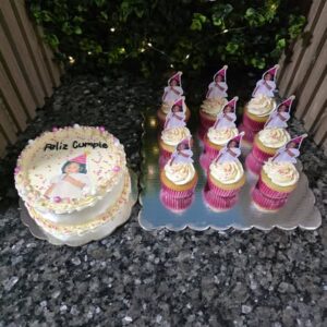 Pastel y Cupcakes para Cumpleañeros